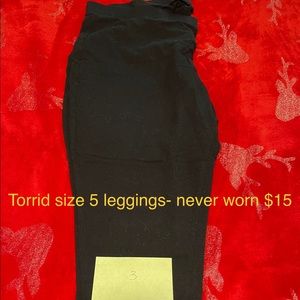 Torrid leggings size 5- NWOT